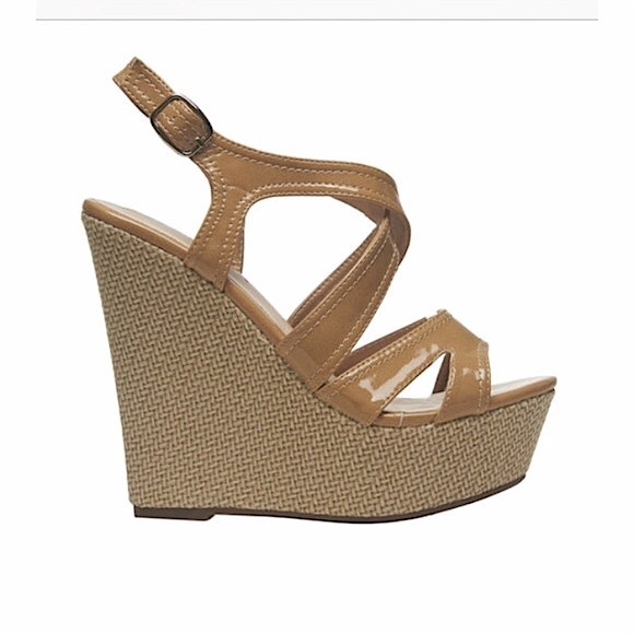 Faux patent weave wedge sandals - Picture 3 of 3